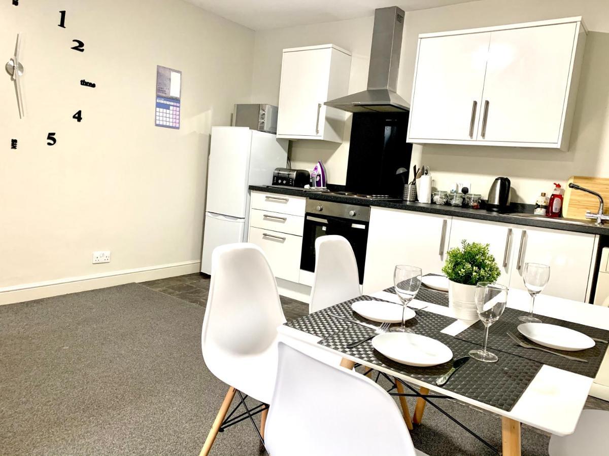 Free, Large Car Park Apartment 웨이크필드 외부 사진