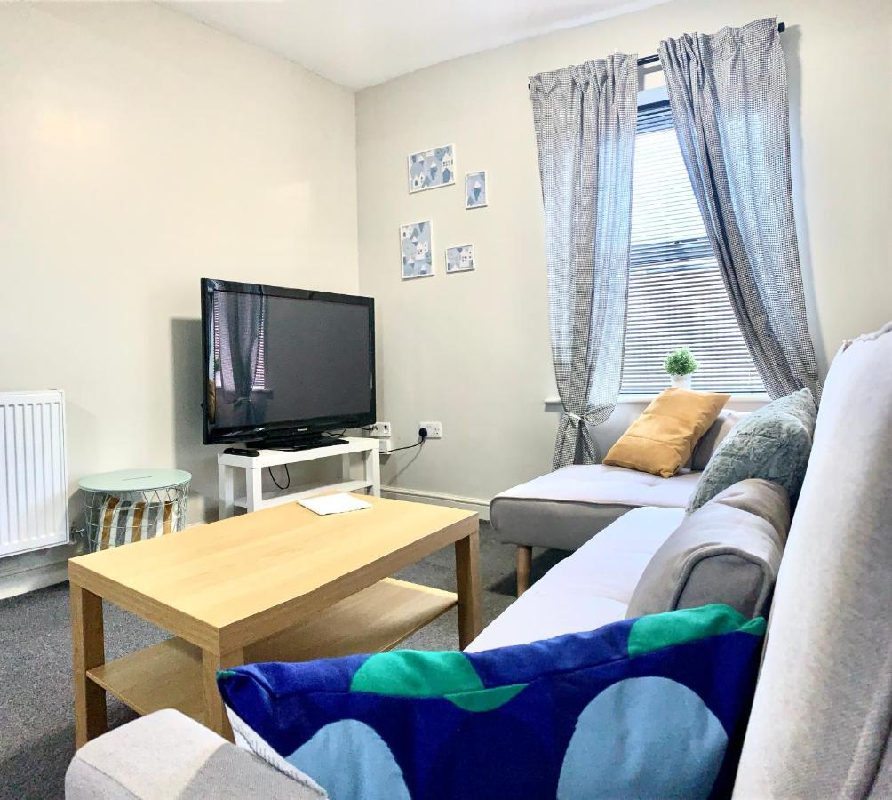 Free, Large Car Park Apartment 웨이크필드 외부 사진